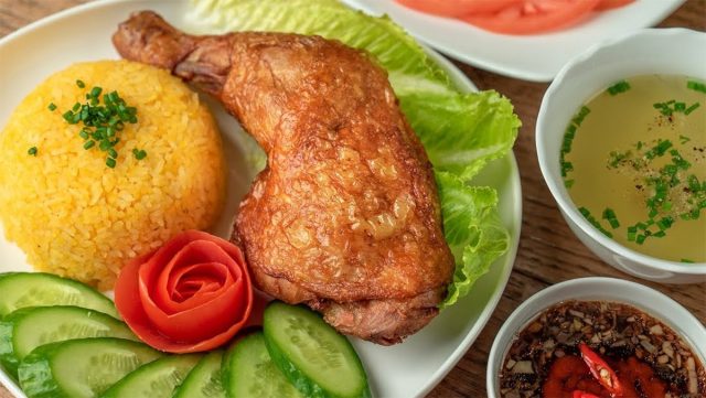 Những quán cơm gà xối mỡ được sinh viên yêu thích nhất tại Sài Gòn